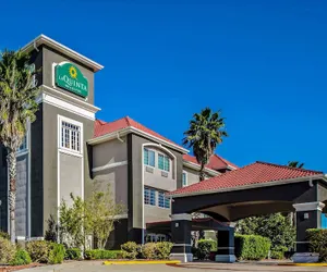 Photo 2 - La Quinta Inn & Suites by Wyndham Corpus Christi Northwest