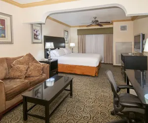 Photo 3 - Holiday Inn Express and Suites Bakersfield Central, an IHG Hotel