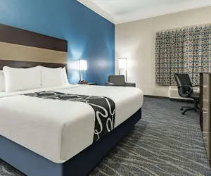 Photo 2 - La Quinta Inn & Suites by Wyndham Phoenix I-10 West