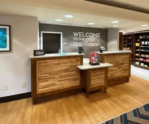 Photo 5 - Hampton Inn & Suites Clearwater/St. Petersburg-Ulmerton Road, FL