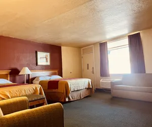 Photo 4 - Econo Lodge Del Rio