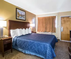 Photo 5 - Rodeway Inn Lyons - La Grange
