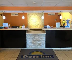 Photo 4 - Days Inn & Suites by Wyndham Stevens Point