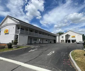 Photo 2 - Super 8 by Wyndham Albany