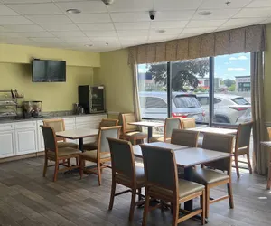 Photo 5 - Super 8 by Wyndham Albany
