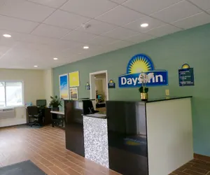 Photo 4 - Days Inn by Wyndham Lincoln