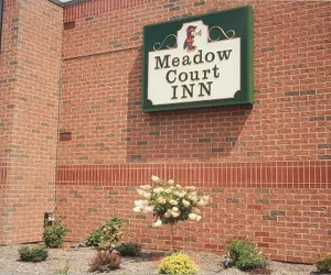 Photo 2 - Meadow Court Inn