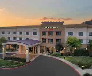 Photo 2 - Courtyard by Marriott Santa Clarita Valencia