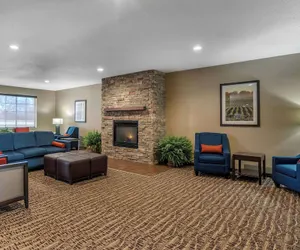 Photo 5 - Comfort Suites Cedar Falls