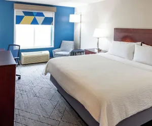 Photo 5 - Holiday Inn Express & Suites Wichita Airport by IHG