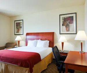 Photo 4 - Holiday Inn Express Hotel & Suites Fairfield - North, an IHG Hotel