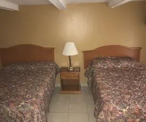 Photo 3 - La Fontana Motel