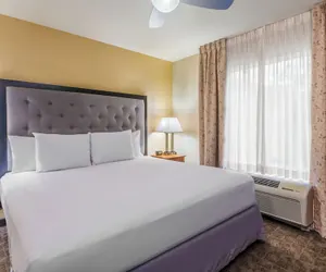 Photo 2 - Larkspur Landing Extended Stay Suites St. Louis Riverport - Airport West