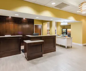 Photo 3 - Larkspur Landing Extended Stay Suites St. Louis Riverport - Airport West