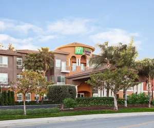 Photo 2 - Holiday Inn Express & Suites Corona