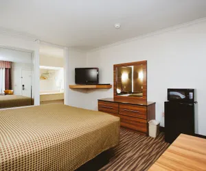 Photo 5 - Palace Inn Wayside