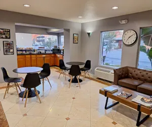 Photo 2 - Portofino Inn Burbank