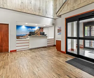 Photo 3 - La Quinta Inn & Suites by Wyndham Boone University