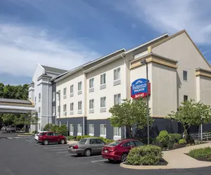 Photo 2 - Fairfield Inn & Suites by Marriott State College