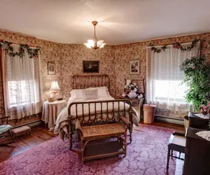 Photo 4 - The Queen, A Victorian Bed & Breakfast