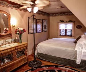 Photo 5 - The Queen, A Victorian Bed & Breakfast