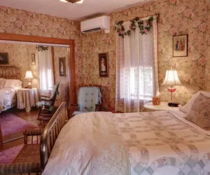 Photo 5 - The Queen, A Victorian Bed & Breakfast