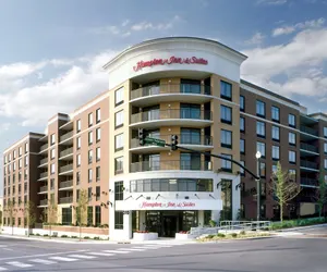 Photo 2 - Hampton Inn & Suites Nashville Downtown