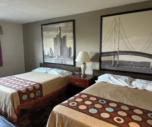 Photo 4 - Airport Inn Flint
