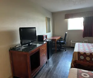 Photo 5 - Airport Inn Flint