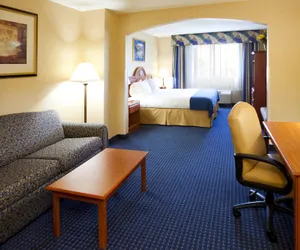 Photo 3 - Holiday Inn Express Syracuse Airport, an IHG Hotel