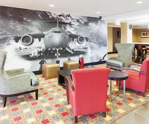 Photo 4 - La Quinta Inn & Suites by Wyndham Warner Robins - Robins AFB