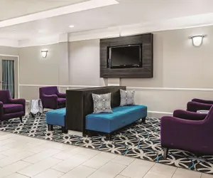 Photo 2 - La Quinta Inn & Suites by Wyndham Houston Rosenberg