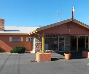 Photo 2 - Relax Inn of Yreka