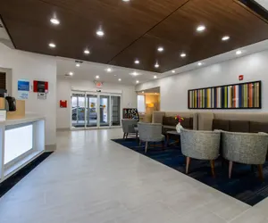 Photo 3 - Holiday Inn Express Hotel & Suites Swansea by IHG