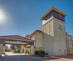 Photo 2 - La Quinta Inn & Suites by Wyndham Granbury