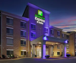 Photo 2 - Holiday Inn Express And Suites Milwaukee Nw Park Place by IHG