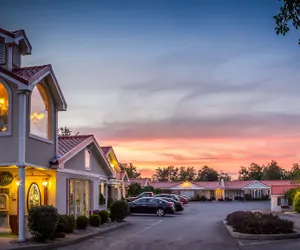 Photo 2 - Village Haven Inn & Extended Stay