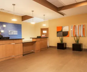 Photo 2 - Holiday Inn Express & Suites Fort Lauderdale Airport South, an IHG Hotel