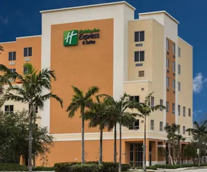 Photo 2 - Holiday Inn Express & Suites Fort Lauderdale Airport South by IHG
