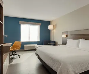 Photo 4 - Holiday Inn Express & Suites Fort Lauderdale Airport South by IHG