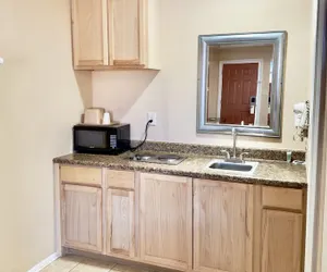 Photo 5 - Regency Inn Hondo