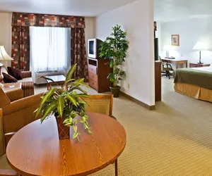 Photo 3 - Holiday Inn Express Hotel & Suites Oklahoma City - Bethany by IHG