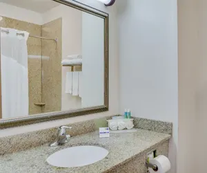 Photo 3 - Holiday Inn Express Hotel & Suites Oklahoma City - Bethany by IHG