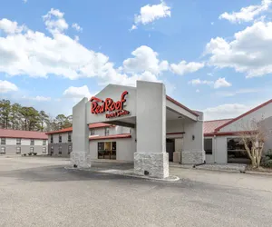 Photo 2 - Red Roof Inn & Suites Newport News