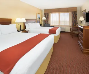 Photo 4 - Holiday Inn Express Hotel & Suites Las Vegas, an IHG Hotel