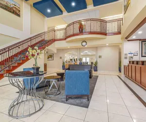Photo 3 - Best Western Plus Lake Elsinore Inn & Suites