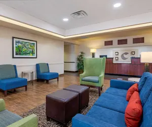 Photo 5 - Comfort Inn & Suites Airport