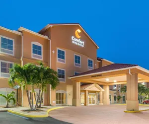 Photo 2 - Comfort Inn & Suites Airport