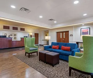 Photo 4 - Comfort Inn & Suites Airport