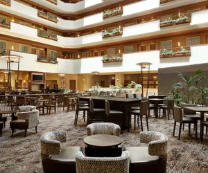 Photo 3 - Embassy Suites by Hilton E Peoria Riverfront Conf Center